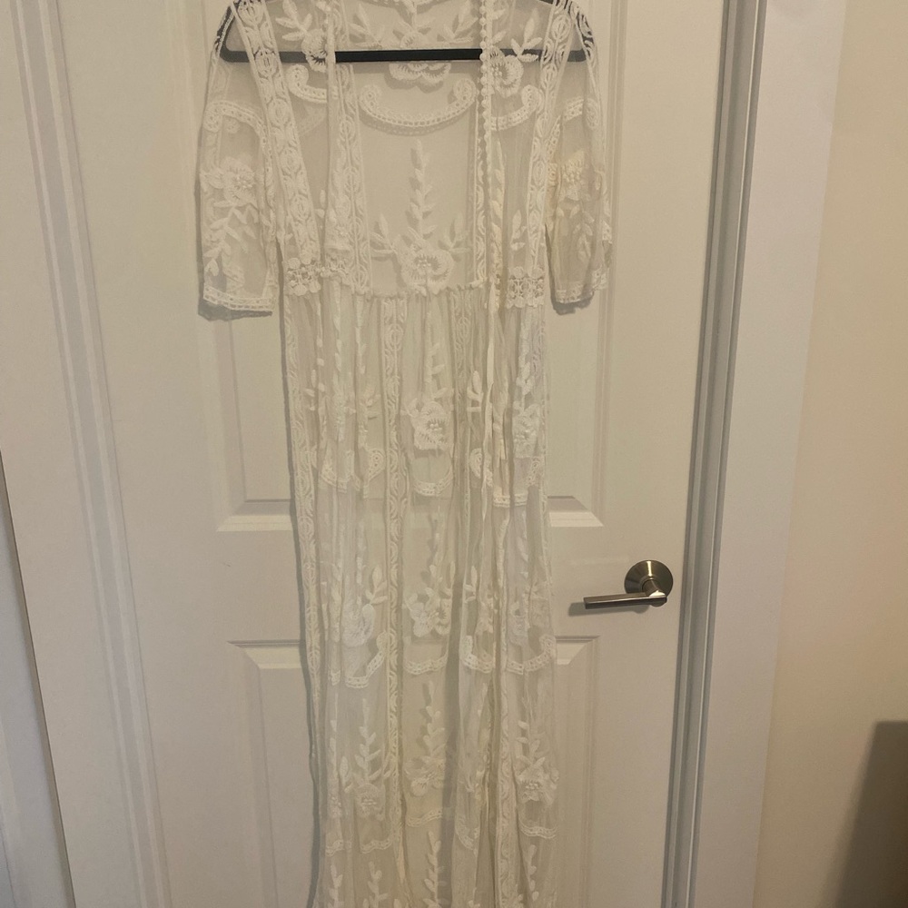 Elegant White Lace Maxi Kimono